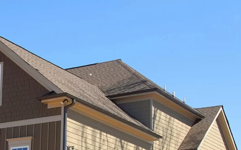 Tout savoir sur les travaux de zinguerie pour votre toit